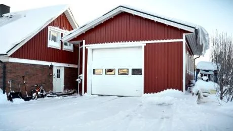 SKA RIVAS. Om inte prövningstillstånd beviljas kommer ägaren att tvingas riva garagebyggnaden i ett bostadsområde i Haparanda.