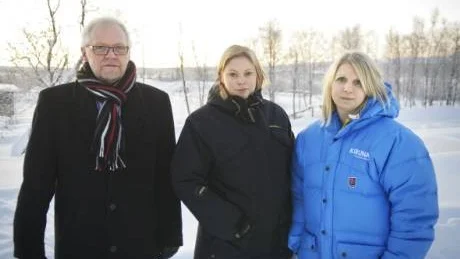 STÄLLER KRAV. Jonny Järnmark, säkerhetsansvarig på Esrange, Stina Holmberg, Företagarna och Erica Mattsson, vd för Kiruna Lappland är några av dem som skickat en skrivelse till Trafikverket där de kräver omedelbara förbättringar vid den olycksdrabbade övergången. Foto: Mattias Forsberg