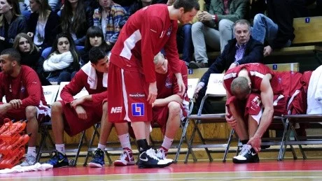 LF Baskets landslagsguard Martin Pahlmblad tvingades utgå med en fotledsskada under tisdagsmatchen och det är osäkert om han kan spela returmötet med Sundsvall hemma i Pontushallen på fredag.