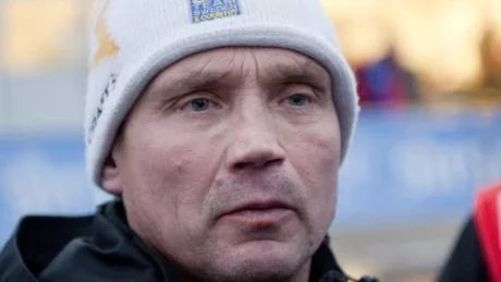 Vallachefen Larry Poromaa ska se till att de svenska åkarna har glid under skidorna.