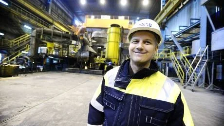 ANDRA KUNDER. "Normalt brukar vi sälja omkring 60.000 ton stålämnen per år till andra kunder. I år har vi sålt kontinuerligt, i snitt 3.000 ton per vecka hela året, säger Stefan Enbom, platschef vid SSAB i Luleå.