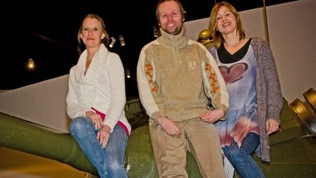 FULL RULLE. Det blir en fullspäckad vår på Försvarsmuseum i Boden med utställningar och föreläsningar. Annakarin Rönnbäck, museichef, Thorbjörn Wikström, museiarbetare, och Helena Svanberg, museipedagog.