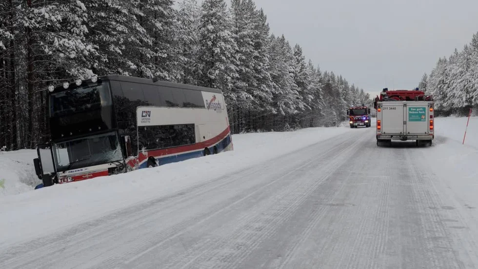 Olycka. Buss och personbil krockade på 97:an.