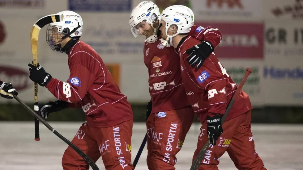 Överlägsna. Kalix Bandy körde över HaparandaTornio i Remium cup, men sakande sitt nyförvärv från Kazakstan som får vänta på sin debutmatch.