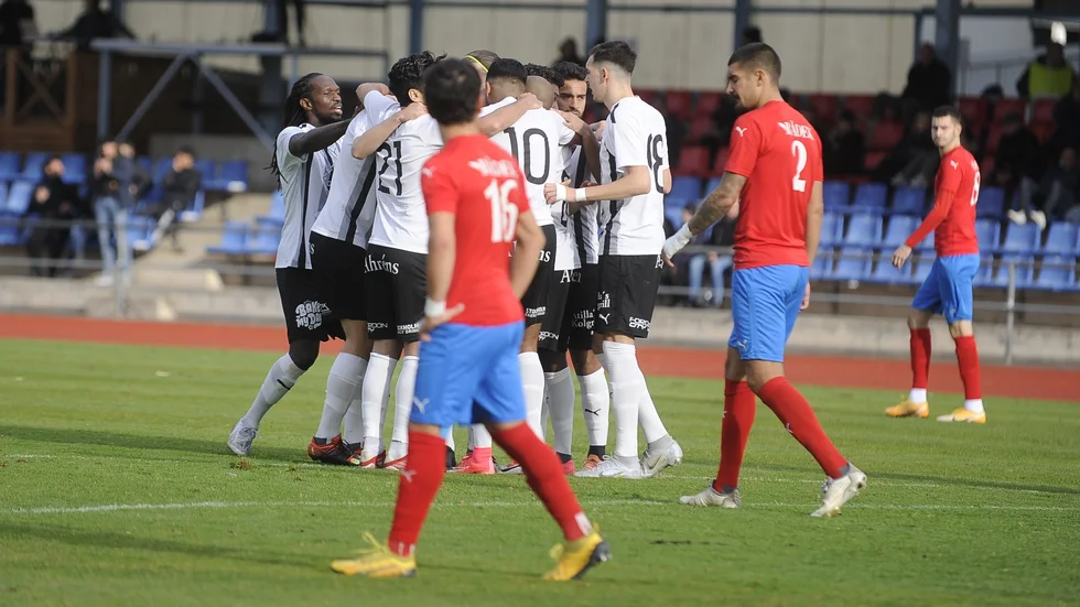 Redan i den nionde matchminuten kunde gästande United IK Nordic ta ledningen. Södertäljelaget spelade för serieseger och kunde med segern fira på Rosvallas plan.