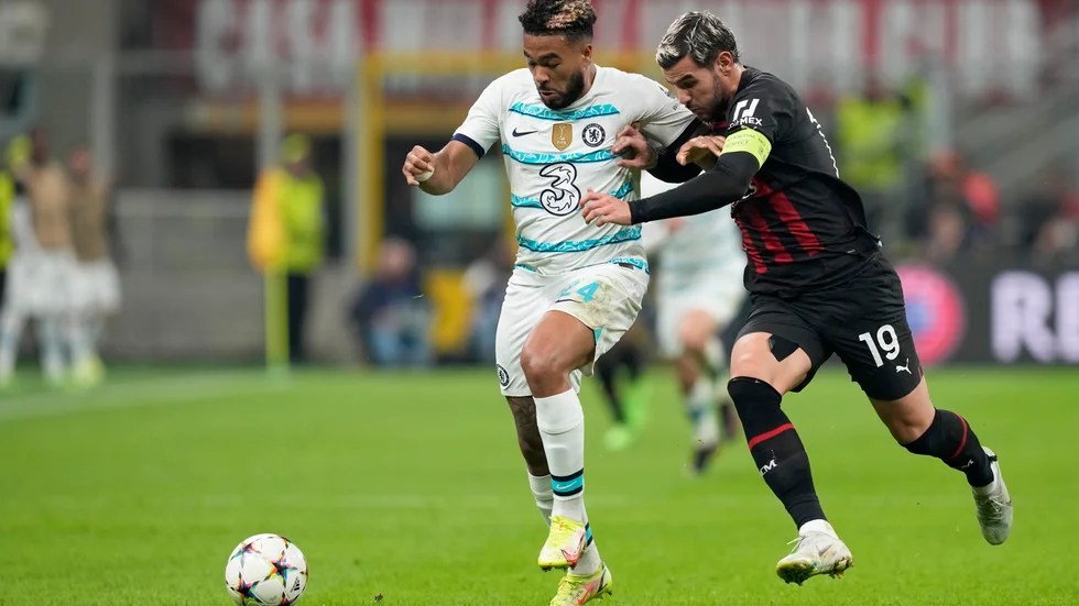 Reece James, till vänster, missar VM i Qatar efter en knäskada han ådrog sig mot Milan i Champions League. Arkivbild.