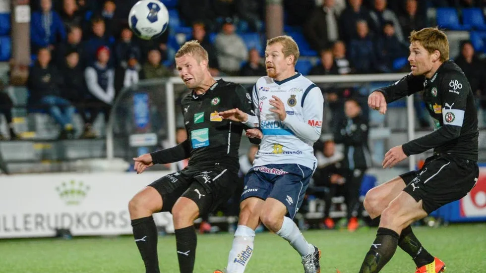 Kamp. Det kommer bli en stenhård kamp i botten av allsvenskan. Jonas Lantto, här i mitten av bilden, spelar på söndag en match som kan bli avgörande för om Gefle klarar sig kvar.