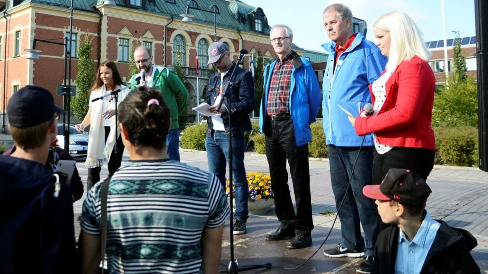 Debatt. Kommunpolitiker i Haparanda frågades ut av skolungdomar på fredagen.