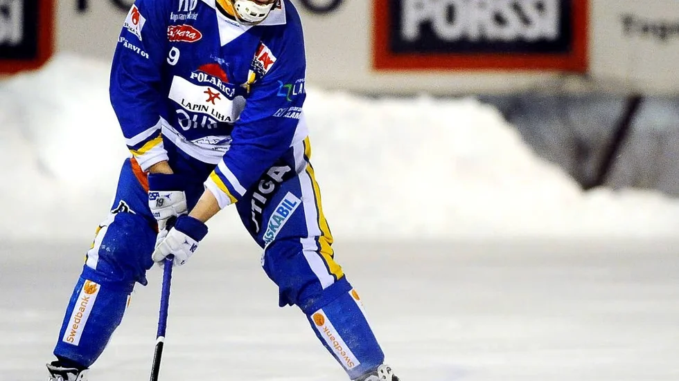 TUNGT. HT Bandy missar chansen till elitseriekval 2014. Markus Hiukkas HT Bandy får ta nya tag nästa säsong.
Foto: EIJA DUNDER