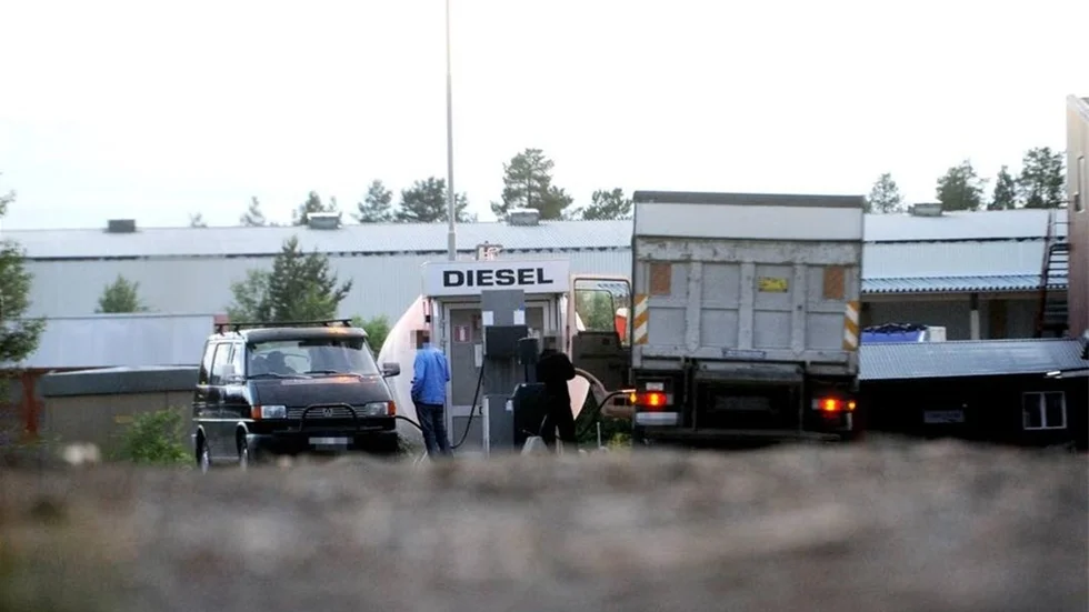 FÅNGADE AV POLISEN. Polisen hade spaning på dieseltjuvarna och här har de fångats på bild.