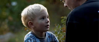 I kommunikationen lär sig barnet prata