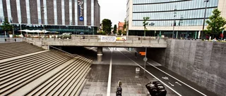 Man biten på stationen