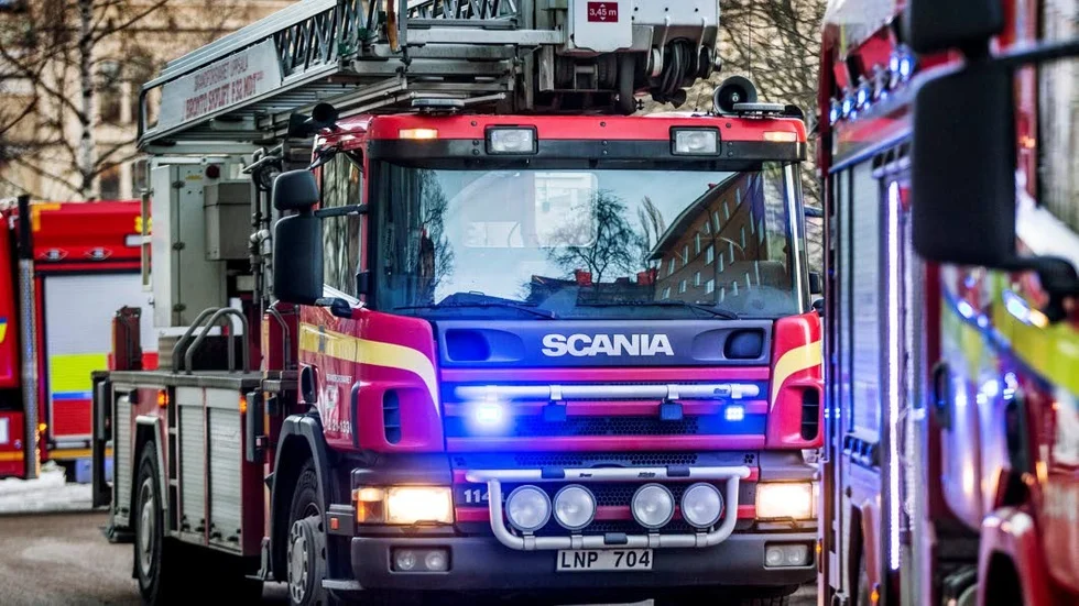 Boende eldade kläder i sin lägenhet. När brandkåren kom dit hade plaggen slängts ut genom fönstret.