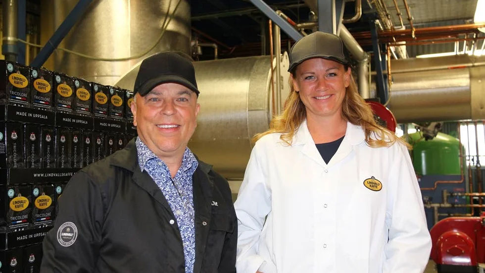 Ulf Lindvall, vd för Lindvalls kaffe och Jenny Larsson, chef för Vattenfall Värme Sverige.