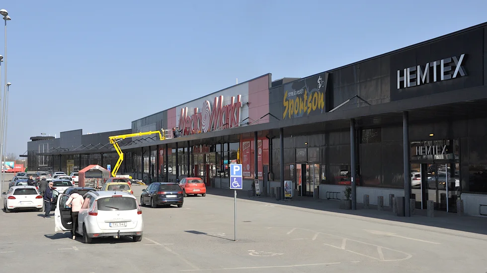 I den här byggnaden ska möbelkedjan Folkhemmet öppna i sommar. Till hösten får de sällskap av Åhléns Outlet som öppnar intill.