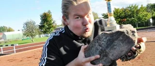 Machokast med gråsten gav seger