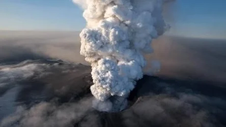 Eyjafjallajökull under det stora utbrottet i som lamslog flygtrafiken i våras.