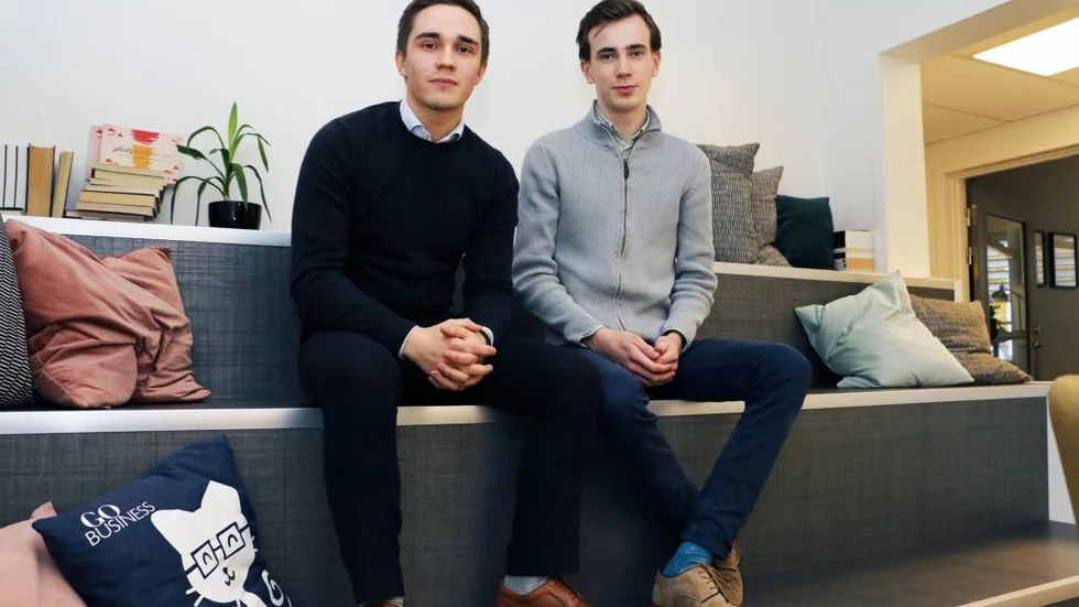 Erik Malmelöv och Alexander Erkstam har tillsammans startat ett företag där de hjälper gymnasie - och högstadieungdomar att få jobb.