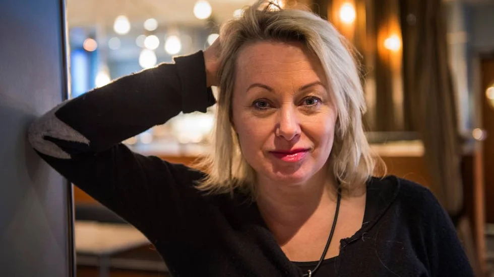 Louise Hoffsten spelade för sittande publik på UKK.