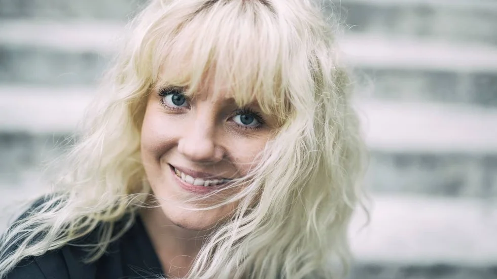 Artisten Ida Wiklund, som har sina rötter i Örbyhus, har fått mycket uppmärksamhet för sin senaste singel ”Tid Att Leva”.