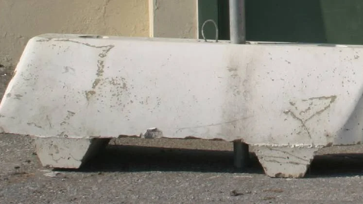 Skolelever skulle kunna räkna på hur många cementblock som behövs för att säkra elförsörjningen, skriver Peter Marinko.