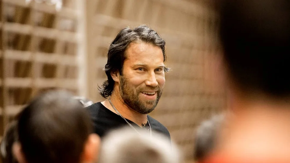 Den före detta ishockeyspelaren Peter "Foppa" Forsberg besöker kanotstadion vid Djulö den 30 maj.