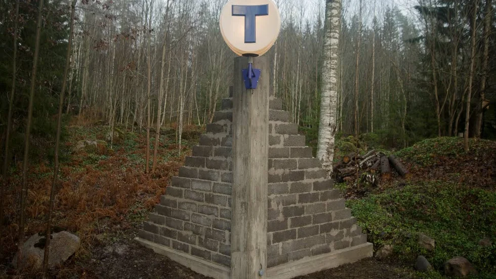 Stationsbygge. Johan Strandahls verk är ett av dem som kan ses i skulpturparken i Persbo.