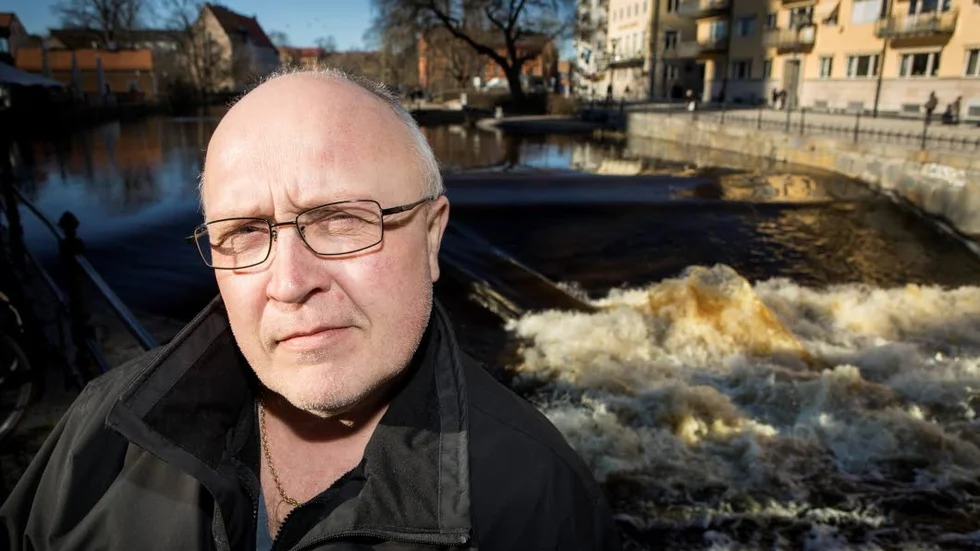 Upplandsmuseet har låtit flytta värdefulla föremål och känslig utrustning några våningar upp i fall den stora översvämningen skulle komma, berättar Kenth Wessberg som är säkerhetsansvarig.