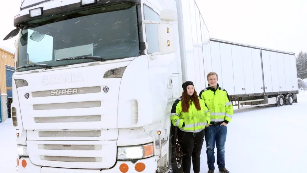 Chaufförer. Amanda Hilstad och Oliver Gustavsson kör transporter, som har en ljus framtid.