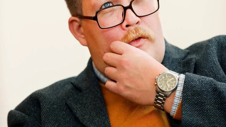 Färre partier i kommunledning kan ge en tydligare linje och lättare beslutsvägar enligt statsvetaren Simon Matti, vid LTU.