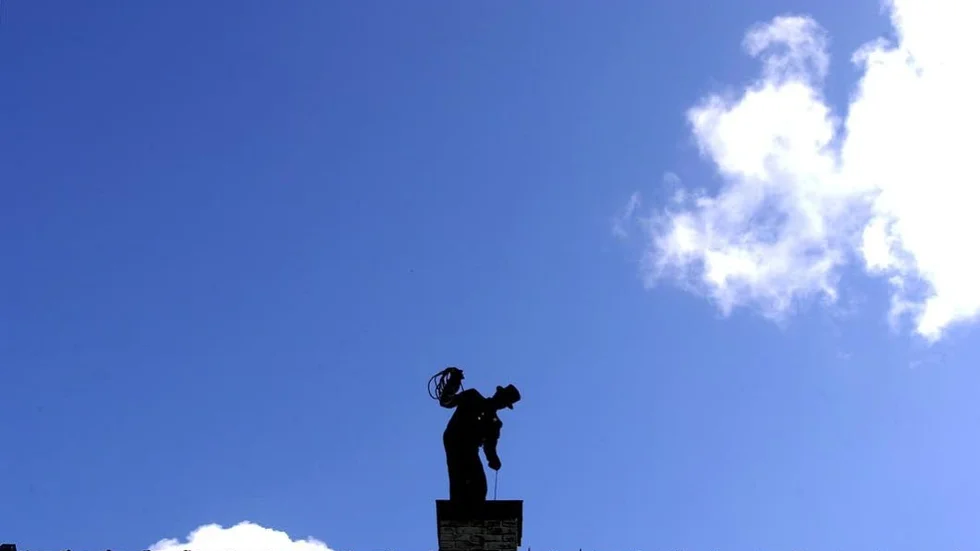 Den rengöring som företagen erbjuder sig att utföra ska inte förväxlas med sotning. Att rengöra filter eller i utloppet för köksfläkten är sällan nödvändigt.