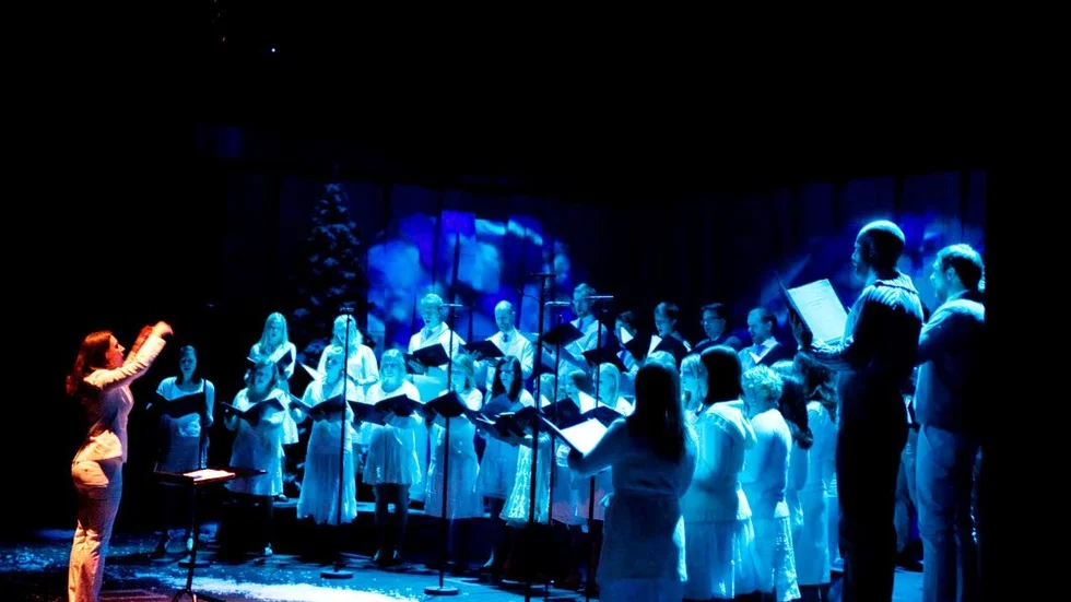 Jul, jul, välklingande jul. Allmänna sången firade advent vid Uppsala slott.