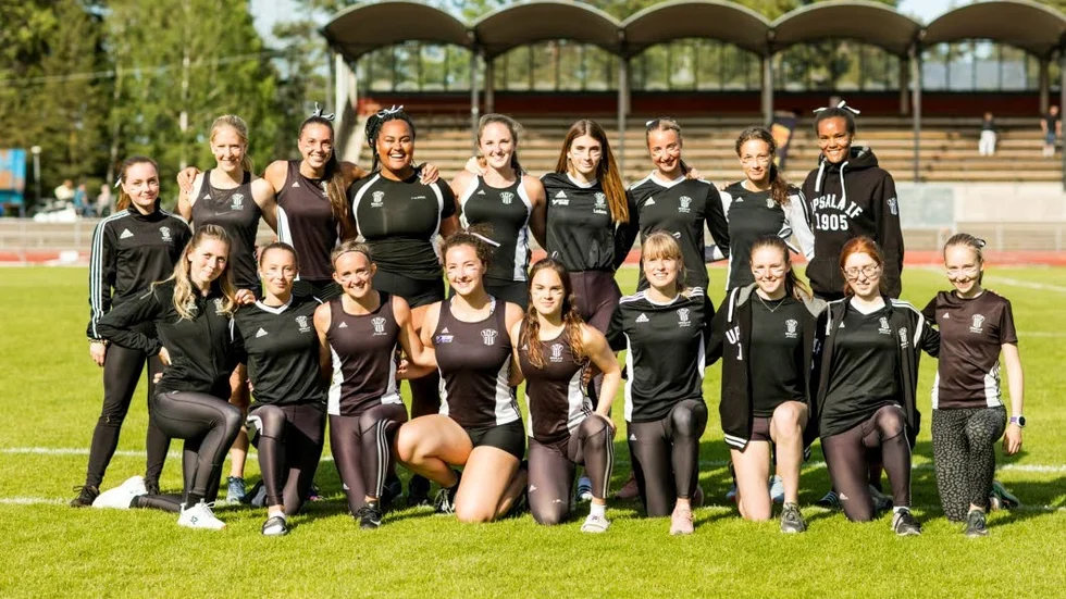 Upsala IF:s kvalvinnande lag på Kärrbrinks IP i Huddinge. Nu väntar lag-SM-final i Malmö.