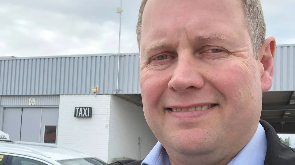 Ola Erikson, styrelseordförande för Arboga taxi AB, tycker att det fungerar bra nu, men kan bli ännu bättre.