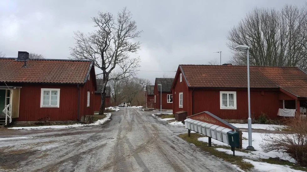 Tierpsbyggen säljer de elva arbetarbostäder som man äger i Västland. Bostäderna har koppling till den bruksverksamhet som varit på orten.