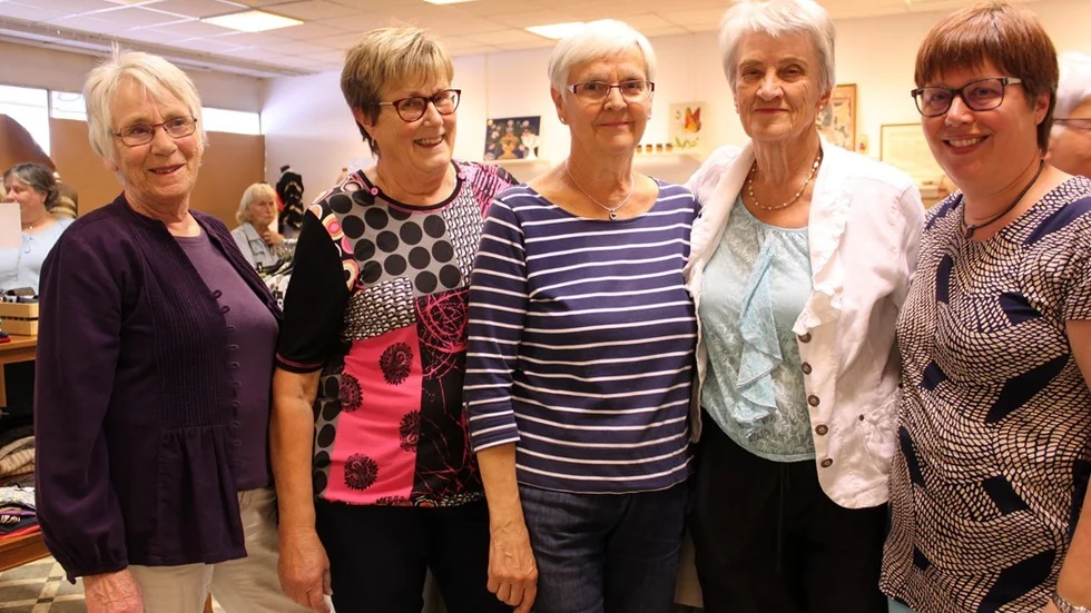 Inga-Lill Danielsson, Gerd Karlsson, Gullvi Andersson, Anita Wallerström och Petra Rehn Andersson i arbetgruppen som dragit ett stort lass under flytten till nya lokalerna. Foto: Rebecca F Malmström