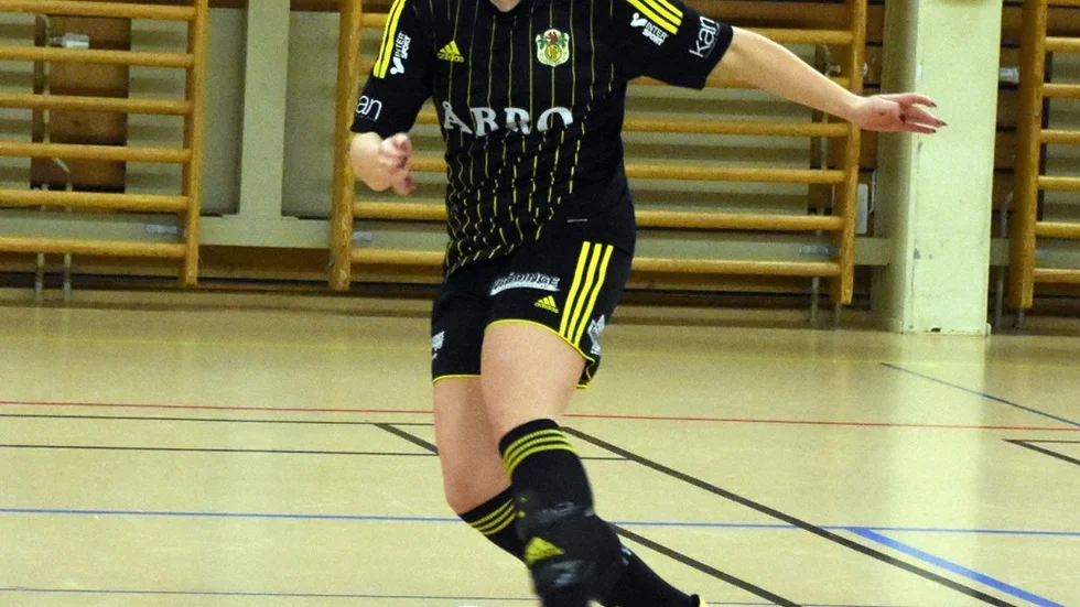 Malin Söderlund gjorde två av Vimmerby IF:s mål i SM-kvalet i futsal på söndagen. Foto: Magnus Strömsten