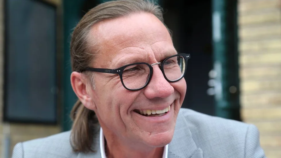 Programledare Lasse Fredriksson.