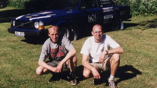 Rattade snabbt. Jens Hindersson och Fredrik Stenberg nådde framgångar i Rally Linköping som kördes i lördags.