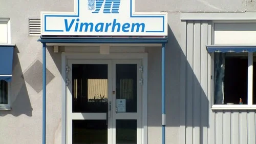 Det kommunäga bostadsbolaget i Vimmerby, Vimarhem, vill än så länge inte kommentera vad som händer i Bullerbyn.