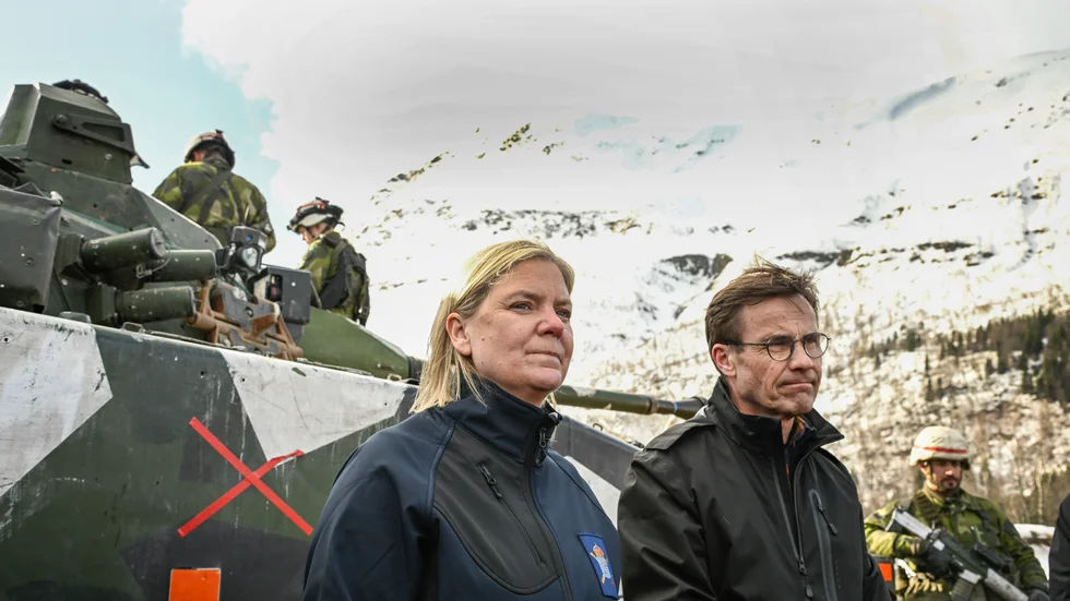 Skribenten funderar över Sveriges framtid i Nato. På bilden besöker Magdalena Andersson (S) och Ulf Kristersson (M) en Natoövning.