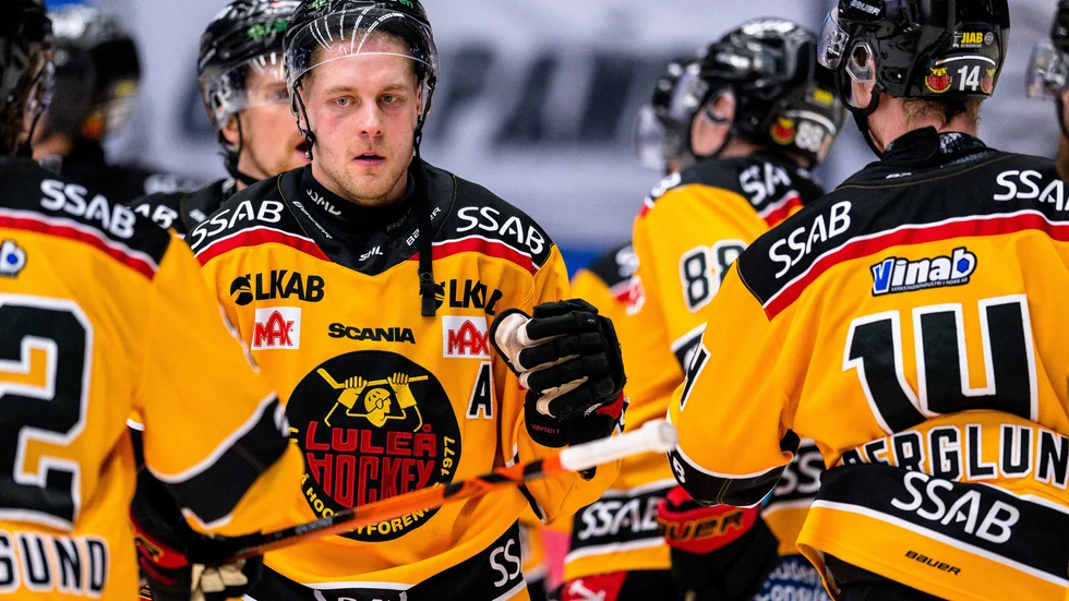 Juhani Tyrväinen fick lämna isen med några minuter kvar. 