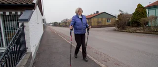Lena saknar kollektivtrafik i Vadstena: "Glad att jag kan köra bil"
