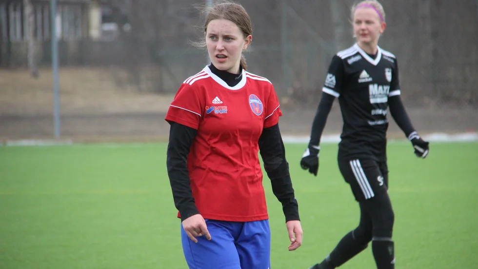 Örsundsbros Emelie Call gjorde tre mål och sänkte Fanna i derbyt. 