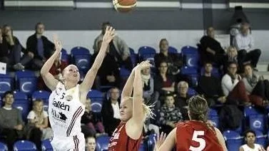 Agnes Nordström, här i matchen mot Umeå, lyfter Sallén.