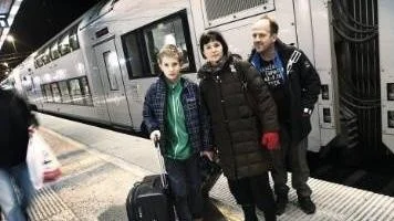 Erik Onils, Karin Lundén-Onils och Joakim Onils blev försenade.