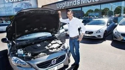Säljaren Binyam Tekeste på Upplands motor