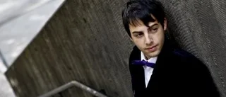 Darin tillbaka i ny kostym