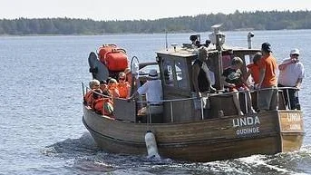 Många kom för att följa med på en båttur med kuttern Linda, en gammal fiskebåt i trä.