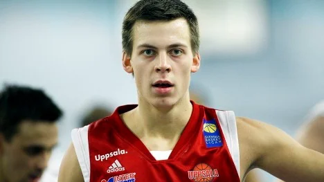 Anton Gaddefors landslagsdebuterar.